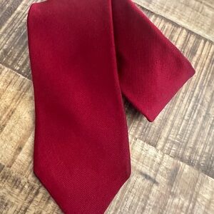Classic Men's English Solid Red Silk Necktie - Elegant Formal Accessory